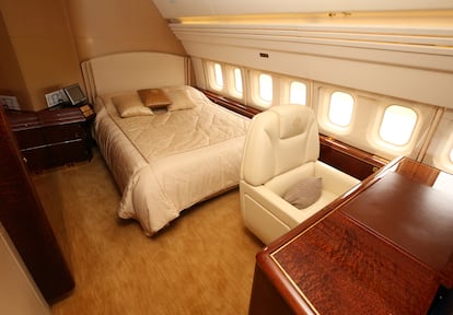 La habitación principal del avión de Donald Trump .