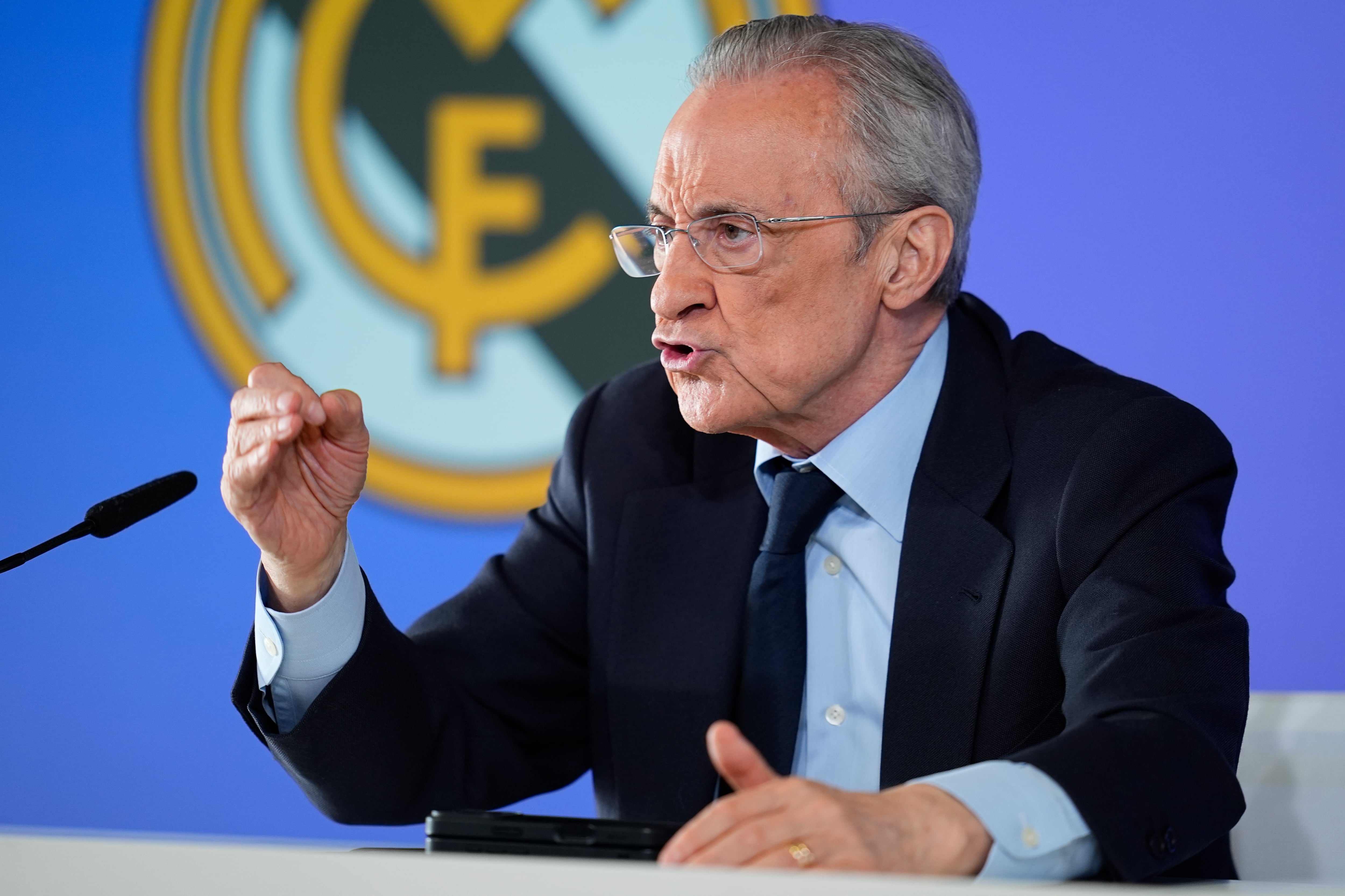 Los árbitros denuncian a Florentino, al Real Madrid y a RMTV en la Comisión de Antiviolencia