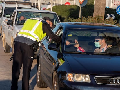 Police checkpoint in Manacor in Mallorca, after the Balearic Island’s introduced a perimetral lockdown of the municipality.