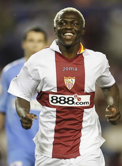 Koné festeja el cuarto gol del Sevilla