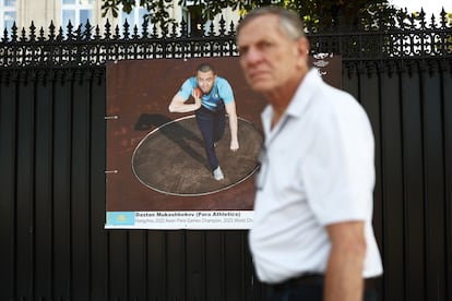 La exposición al aire libre de atletas paralímpicos durante los preparativos de los Juegos Paralímpicos en la capital francesa.