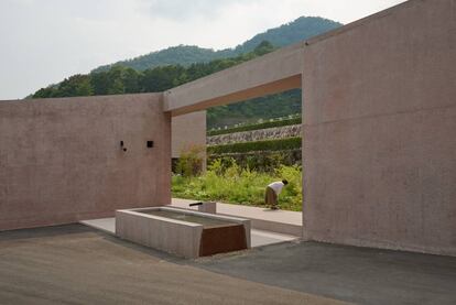 El edificio está concebido para el silencio y diseñado contra los terremotos.