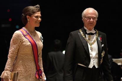 La princesa Victoria de Suecia y el rey Carlos Gustavo, en un evento celebrado en Tokio (Japón) el 22 de octubre de 2019.