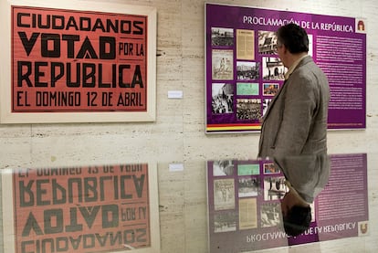 Paneles de la exposición sobre la República en el MUA de Alicante.