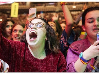 Las diferentes reacciones de los fans de primera fila de Taburete y los de Ara Malikian