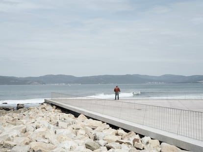 Reurbanización del frente marítimo en Porto do Son, en A Coruña, ideado por los estudios CREUSeCARRASCO y RVR Arquitectos.