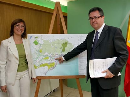 Juan Espadas y María Gámez, ayer, en la presentación del  Potaum de Málaga.