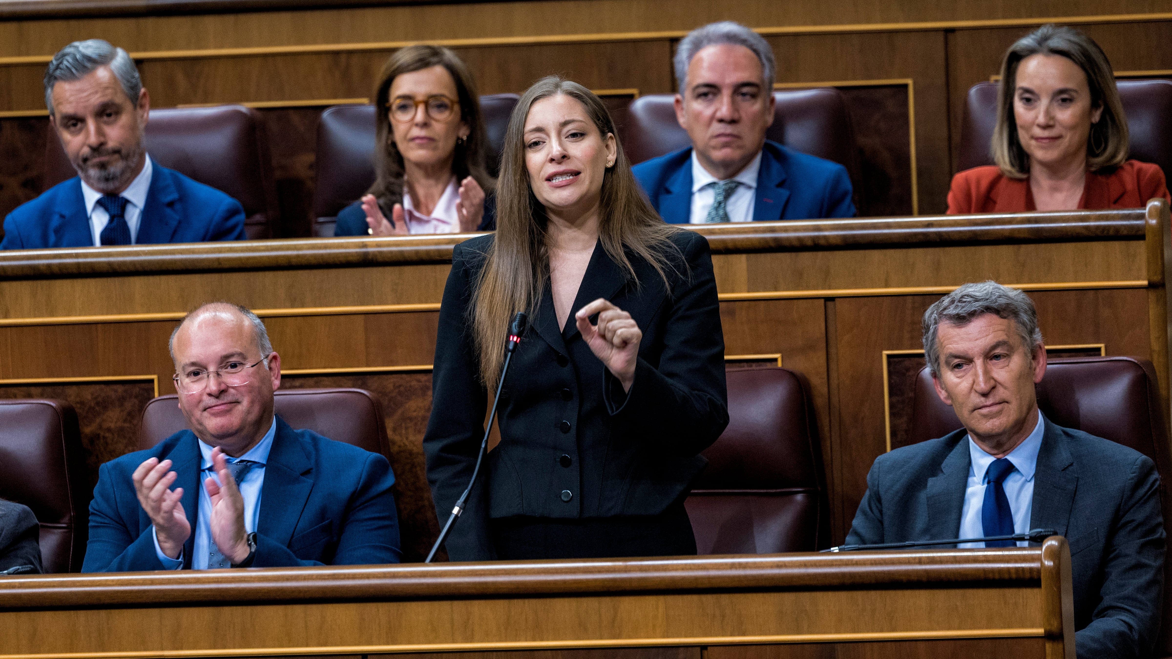 La portavoz del PP en el Congreso, Ester Muñoz, junto a Miguel Tellado (a la izquierda) y Alberto Núñez Feijóo.