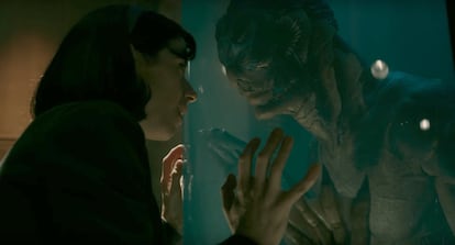 La película de Guillermo del Toro lleva acumulados 36 premios desde que se presentó en el Festival de Venecia, donde consiguió ya el León de Oro. En los recientes Globos de Oro, el director mexicano obtuvo el galardón como mejor director y Alexander Desplat se llevó el de mejor banda sonora. La historia de amor entre una mujer muda y un anfibio, que se desarrolla en plena Guerra Fría, tiene todos los elementos (sobre todo en apartados técnicos) para ser la gran favorita de los académicos y llevarse el mayor número de nominaciones cuando se anuncien el próximo día 23.