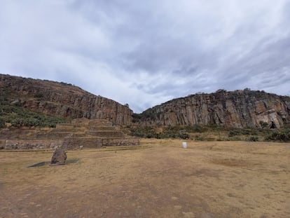 Otro ángulo de una de las explanadas del sitio arqueológico.