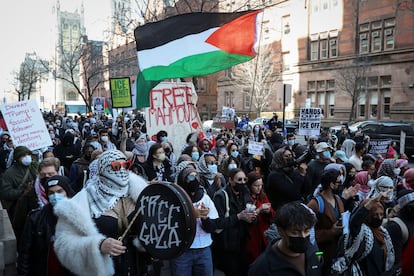 Protesta a las puertas de Columbia en demanda de la liberación del estudiante Mahmud Khalil, este viernes en Nueva York.