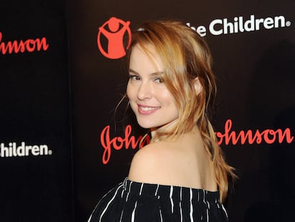 Bridgit Mendler posa durante una gala benéfica de Save The Children en Nueva York, en octubre de 2024.