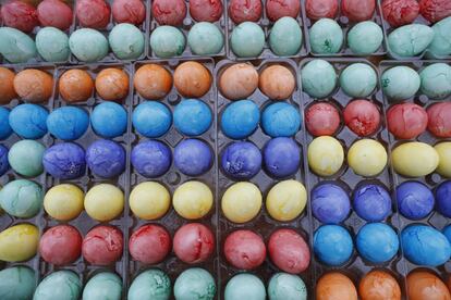 Huevos de Pascua coloreados listos para ser usados durante la celebración de Pascua en la Casa Blanca.