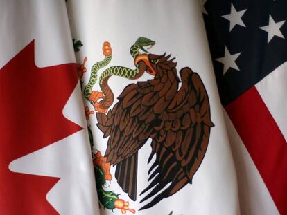 Banderas de Canad&aacute;, M&eacute;xico y EE UU, los tres pa&iacute;ses que negocian Nafta.