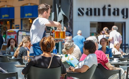 Terraza en la plaza de El Pilar de Zaragoza, el pasado agosto.