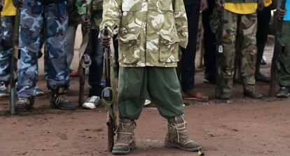 Ceremonia de desmovilización de niños soldado en Yambio, Sudán del Sur. En el centro de la imagen, Matthew (nombre ficticio), uno de los más jóvenes.