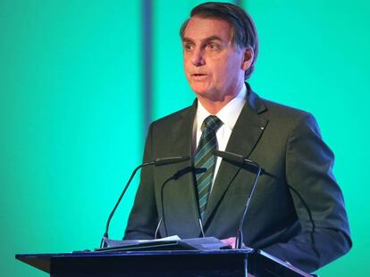 El presidente de Brasil, Jair Bolsonaro, durante su intervención en el Foro Brasil-Emiratos Árabes Unidos, este domingo en Abu Dabi.
 