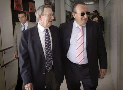 Francisco Baila y Carlos Fabra, en una visita a un centro educativo castellonense, en abril del pasado año.