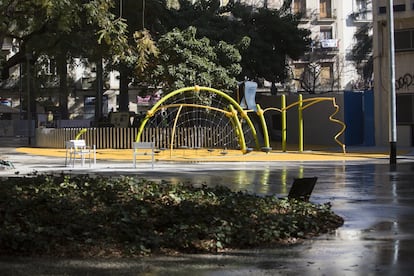 Treballs de millora dels jardins Voltes d'en Cirés, al barri del Raval.