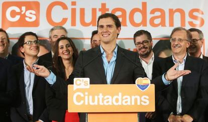 Albert Rivera, junto con el Comit&eacute; Electoral de Ciudadanos.