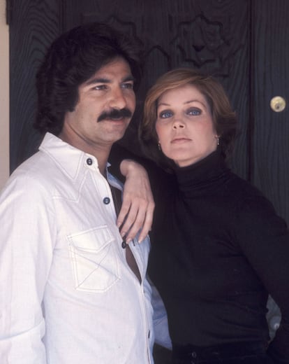 En los años que siguieron a su divorcio, Priscilla mantuvo romances más o menos largos con hombres tan conocidos como el actor y modelo Mike Edwards o el abogado Robert Kardashian, padre de las estrellas de telerrealidad más famosas del globo. 
