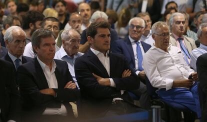 Casillas, junto a Amancio, escucha a Florentino