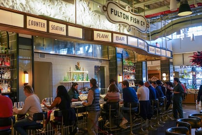 Uno de los puestos de comida de The Tin Building, en South Street Seaport (Nueva York).