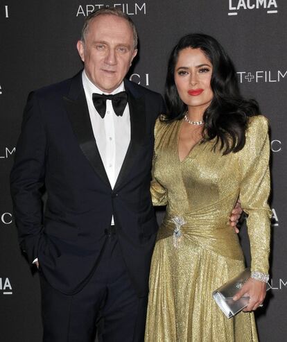 Salma Hayek y François-Henri Pinault se convirtieron en marido y mujer en 2009 en una sencilla ceremonia civil en el Ayuntamiento del Distrito VI de París. Eligieron el día de San Valentín para contraer matrimonio por sorpresa. La pareja había roto su relación seis meses antes, y aunque en las últimas semanas se les había fotografiado juntos, no habían desvelado sus planes.