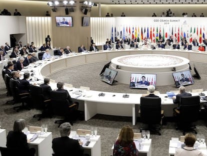 El primer ministro japon&eacute;s, Shinzo Abe, habla durante la primera comida de trabajo de la cumbre del G20.