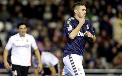 Karim Benzema celebra el primer tanto del partido (0-1).