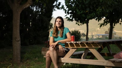 Laia Angrill, granjera de Peramola, (Lleida), fotografiada en su granja