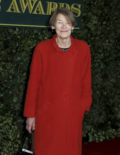 La actriz británica ganadora de dos Oscar Glenda Jackson se retiró de la interpretación en 1992 para dedicarse a la política. Su nueva carrera no consiguió llegar más allá del puesto de subsecretaria del Ministerio de Trabajo, probablemente porque el izquierdismo de la diputada siempre renegó del Nuevo Laborismo de Tony Blair y porque se erigió como una de las voces contra la guerra de Irak. Tras agotar su último mandato parlamentario y bajo el argumento de que le tocaba entrar a una nueva generación, se despidió de la política en 2010.