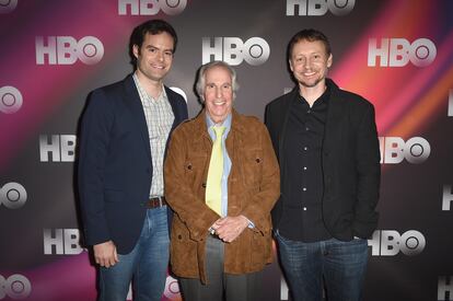 Bill Hader, Henry Winkler y el creador de 'Barry', Alec Berg, durante una presentación de la serie en California.