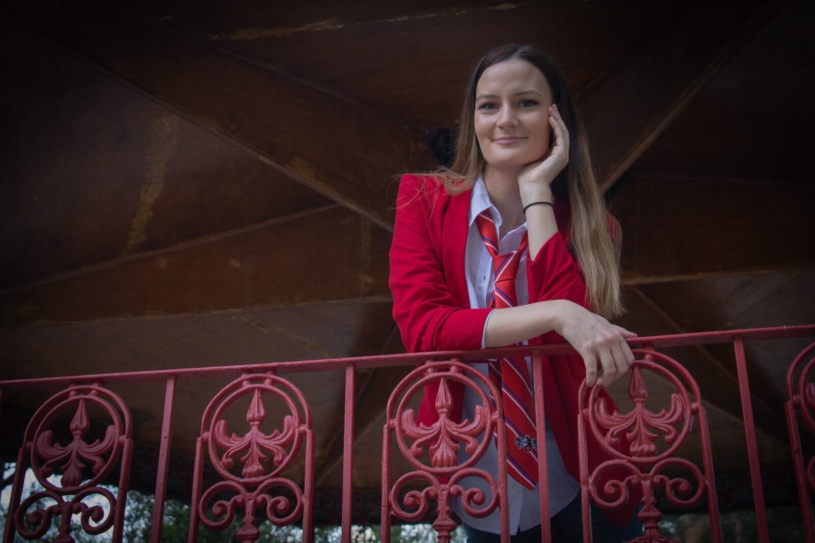 Milana Ždero con un atuendo alusivo a RBD, en la Plaza Valverde de Ciudad de México, el 1 de junio de 2023.