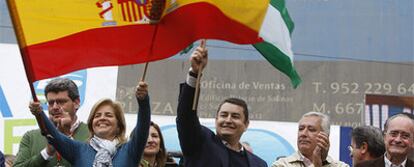 Esperanza Oña, Antonio Sanz, Javier Arenas y Francisco de la Torre, en un momento de la manifestación.