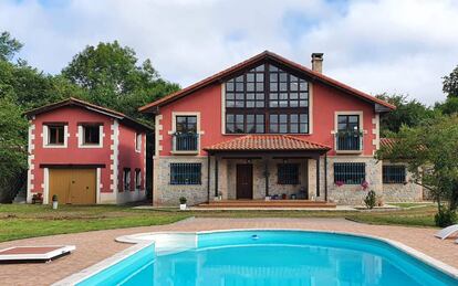 Exterior del hotel Refugio del Cares, en Ortiguero (Asturias).