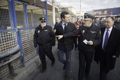 Pablo Casado visita la frontera del Tarajal en Ceuta, el pasado 3 de enero.