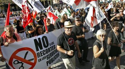 Manifestaci&oacute;n de funcionarios en Valencia contra los recortes.