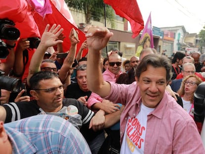 Fernando Haddad faz campanha em Canoas, no Rio Grande do Sul, nesta sexta-feira.