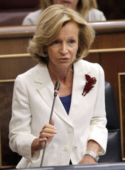 Elena Salgado, durante su intervención ayer en el Congreso.