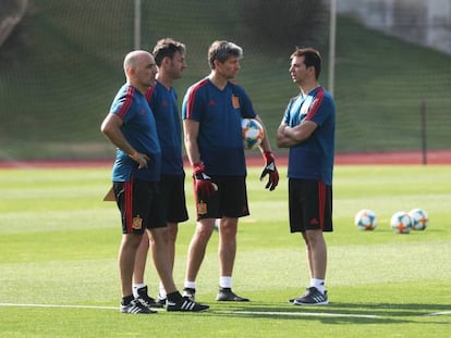 De izquierda a derecha, David Gordo (seleccionador sub-17), Santi Denia (sub-19), Miguel Ángel España (preparador de porteros) y Francis Hernández (coordinador).