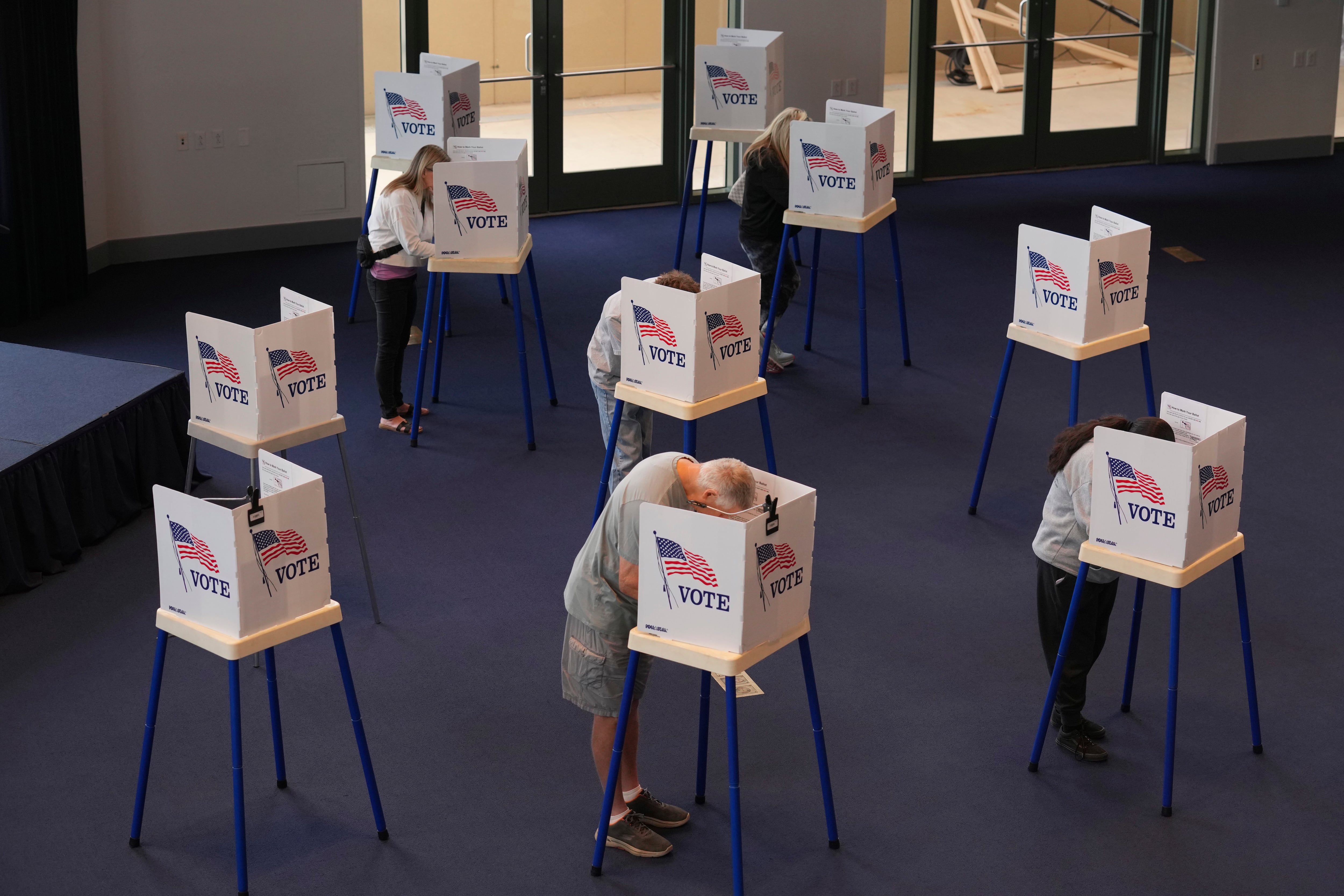 El Gobierno de Trump demanda a California alegando que hay 20.000 votantes no ciudadanos en el padrón
