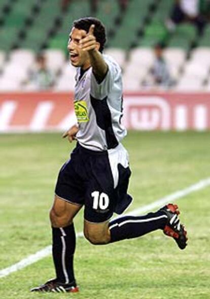 Maxi celebra el cuarto gol al Betis.