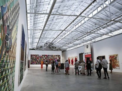 Interior del centro cultural Bombas Gens de Valencia, en una de sus exposiciones.