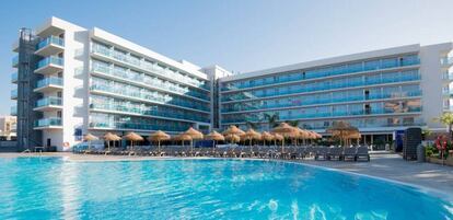 Piscina del hotel en Roquetas del Mar (Almeria), adquirido por Sixth Street