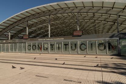El centro de transporte y transbordo en Plaza Constitución cerrado debido a la huelga general.