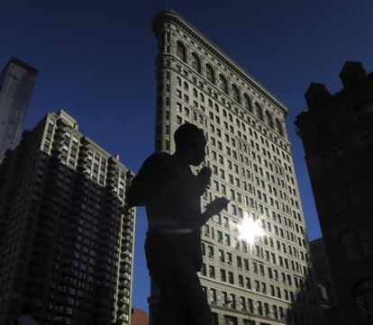 Segundo mejor lugar para el emprendimiento según la clasificación Global Startup Ecosystem de Compass, Nueva York también tiene su cuna de las innovaciones particular, llamada Silicon Alley. La zona, delimitada por el Flatiron District (en la imagen, el Flatiron Building), SoHo y TriBeCa, acoge cientos de empresas de telecomunicaciones, desarrollo de 'software' y videojuegos, biotecnología y tecnologías financieras, y es además el principal núcleo de la costa este estadounidense. Solo en 2015 se invirtieron unos 7.000 millones de euros en Silicon Alley, lugar donde el salario medio de un trabajador del sector de alta tecnología ronda los 100.000 euros anuales. Tumblr, OnDeck Capital y Etsy son algunos de los ‘pelotazos’ salidos en los últimos años de este laboratorio de la Gran Manzana.