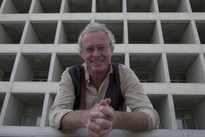 Chris Stewart, escritor y exbatería del grupo Genesis, ayer antes de su intervención el Festival Internacional de Poesía de Granada.