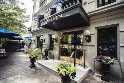 La entrada del restaurante, a una cuadra de la Casa Blanca