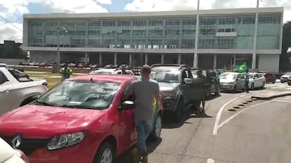 Carreata se concentra em frente ao Palácio Iguaçu, sede do governo do Paraná.